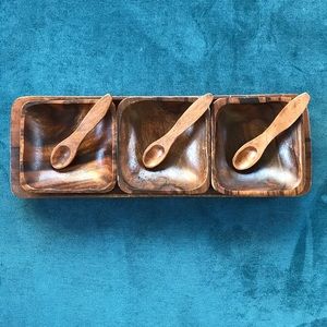 Wooden bowl set from the Philippines.